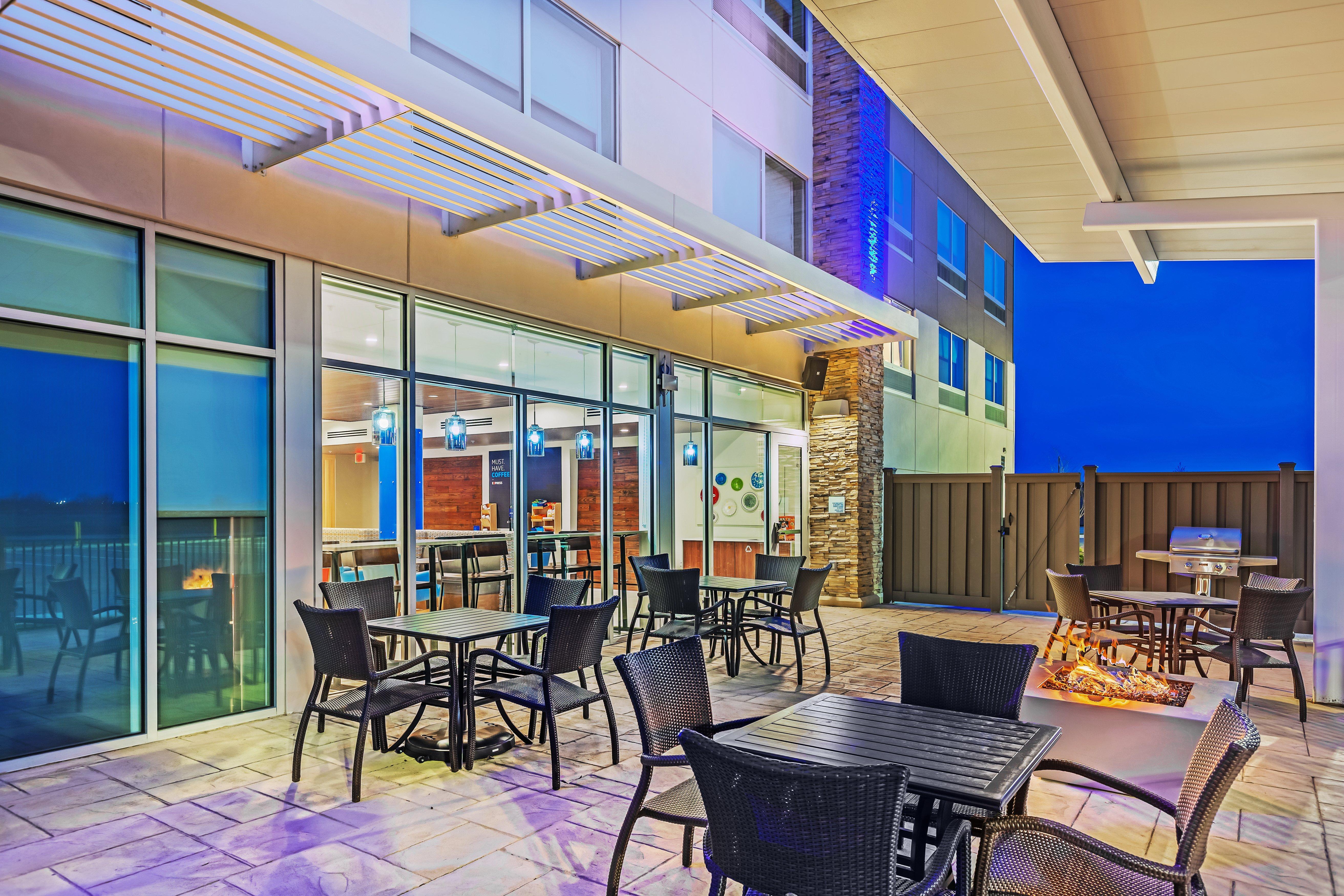 Holiday Inn Express And Suites Chanute By Ihg Exterior photo